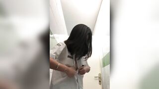 Em học Sinh lén lút vào nhà wc thủ dâm bị Cô Giám Thị phát hiện