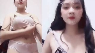 Cặp mông tròn và sạch sẽ của em gái cấp 3 dâm đãng