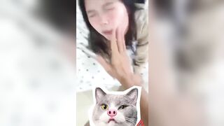 Ác vl, Bóp cổ, đánh em, rồi bắt em bú cu đái vào lồn e