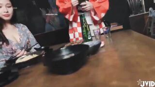 Full clip Gạ em sinh viên vào quán ăn địt nhau ngay tại trong quán