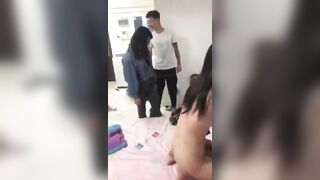 Đang bú cặc người yêu bạn thân thì bị nó phát hiện