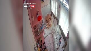 Hack Camera Cặp vợ chồng tranh thủ con ngủ vợ trèo lên cưỡi ngựa