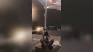 Gái xinh bị trói ngay lề đường với cái sex toy,may có chị gái giúp đỡ