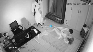 Quay lén cặp đôi phòng bên đụ nhau bị phát hiện