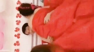Cưới xong cho họ hàng đè địt luôn cô dâu và phù dâu