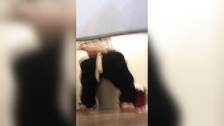 Quay lén em gái đi vệ sinh