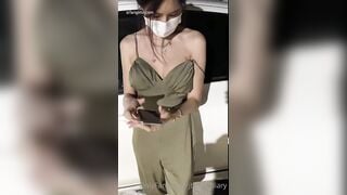Em gái public trong hầm để xe oto bị người lạ phát hiện và cái kết tung loz