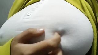 Xem vú to của bé nè
