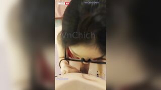 Clip sex Em đeo kính váy xanh xinh dâm dáng ngon cực Hot (Full Clip)