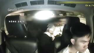 Clip Sex Cặp Đôi Ăn Kem Trên Xe Taxii