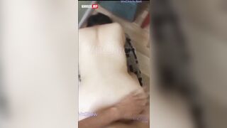 Địt tung lồn múp không lông của em Chubby mông to đến phun nước tùm lum