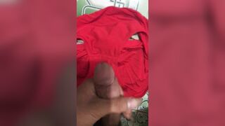 sục với chiếc quần lót