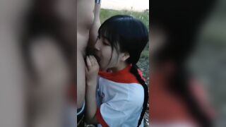 Lừa 2 em học sinh ra đồng bú cu xong xuất hết vào miệng