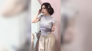 Sau lớp áo em có gì ? ( Phương Nghi )