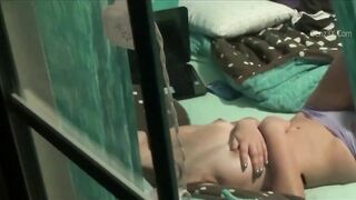 Clip Sex Minh Thư 2ka8 Quan Lén Ở Trần Khi Ở Nhà