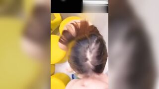 Bắt bạn thân bú cu trong siêu thị xuất luôn vào mặt cực nứng