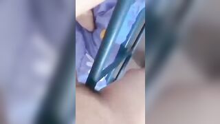 E học sinh nứng quá lấy lồn cạ vào thành giường ở Kí Túc Xá