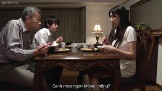 Mẹ kế body nóng bỏng giúp con trai thoả mãn
