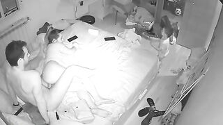 Vơh chồng tây đụ nhau trước mặt con