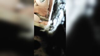 Quay lén mẹ vợ tắm nhìn mà muộn địt