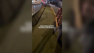 Thủ dâm trên đường bị người lạ phát hiện