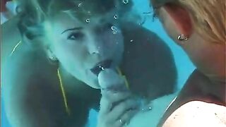 Đụ nhau dưới nước 13