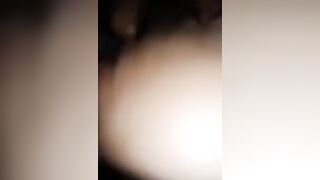 Khuya rồi còn không chịu ngủ