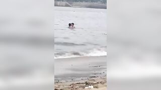 Đụ nhau tưng bừng trên bãi biển
