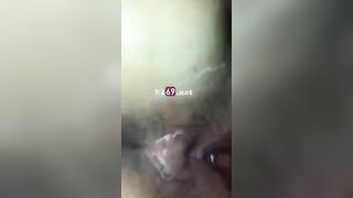 Em học sinh chưa kịp cởi đồ, anh đã kéo sát mặt vào khiến em ngợp thở