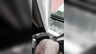 Địt bà chị làm cùng ngon choét ngay cửa sổ nhà vệ sinh công ty