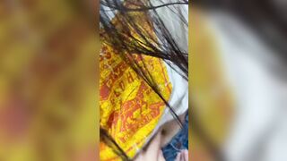 Lén bóp vú con bạn thân trong lớp học thêm bị cô giáo phát hiện
