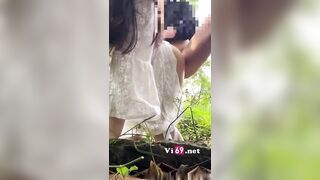 Chịch em gái giữa rừng để hoà nhịp với thiên nhiên