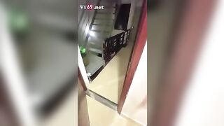 Bắt em mở cửa phòng nhà nghỉ chịch cho nứng mà vừa mở cửa anh đã xuất