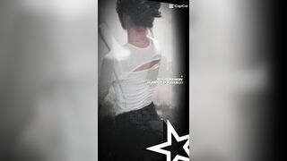 Bé bí cap rồi , ai nhét cây láp vào miệng bé ik🤤