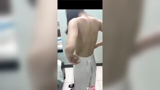 Cô giáo bị học sinh quay lén trong phòng thay đồ r bắt đụ siêu dâm