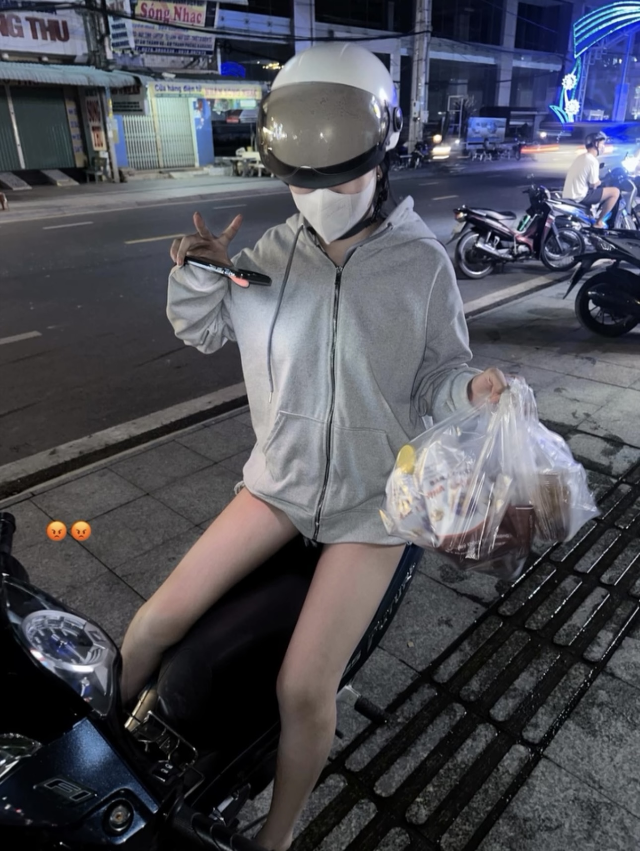 Trương Thị Minh Thư học sinh 2ka9 khoe vú gạ trai
