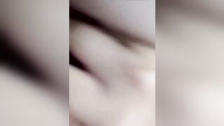 E gái dâm đãng nứng lồn thủ dâm bằng dưa leo cho người xem