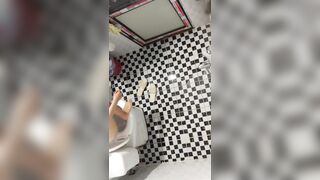 Ql nhà tắm e gái