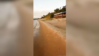 Em teen ngon bị chú cún trộm mất bikini