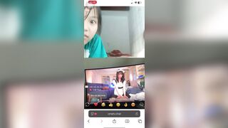 2 bé thích xem phim sex