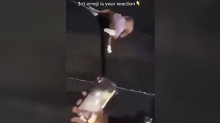 Độc lạ đụ gái ngoài trời bị mọi người video