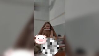 Clip Sex Xả Đồ Trong Tiếng Nhạc Cùng Con Bạn Sau Khi “Nấu Cơm” 2