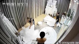 Clip Cô Dâu Thay Váy Cưới Bị Quay Lén