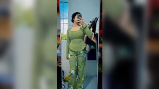 Anh đụ em tê hết bướm em rồi