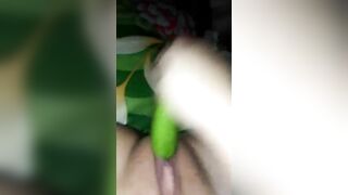Em gái nứng quá thủ dâm bằng dưa chuột
