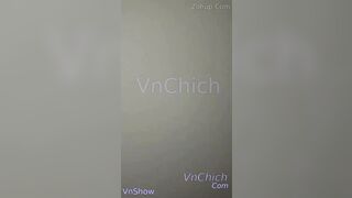 Địt GVCN nhà nghèo quần lót bị rách lòi lông mà vẫn mặc áo dài lễ bế giảng