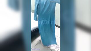 Địt GVCN nhà nghèo quần lót bị rách lòi lông mà vẫn mặc áo dài lễ bế giảng