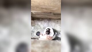 Cứ ra chơi là lại lén lút ra sau lớp học bú nhau