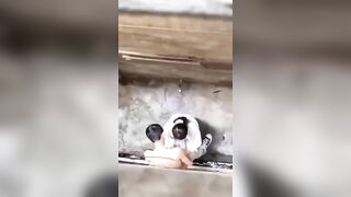 Cứ ra chơi là lại lén lút ra sau lớp học bú nhau