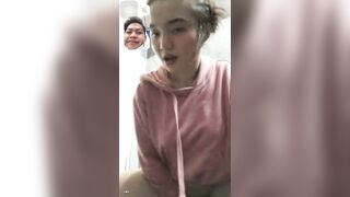 E gái đi máy bay lén vào Wc móc lồn cho Thg Chú đề có tiền đi chs tiếp viên cứ gỡ cửa